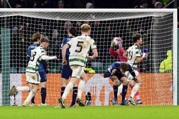 GLASGOW - Ayase Ueda of Feyenoord, Ramiz Zerrouki of Feyenoord, Mats Wieffer of Feyenoord, Feyenoord goalkeeper Justin Bijlow disappointed with the 2-1 score during the UEFA Champions League match in group E between Celtic FC and Feyenoord at Celtic Park on December 13, 2023 in Glasgow , Scotland. ANP OLAF KRAAK Group E - UEFA Champions League 2023 2024 xVIxANPxSportx xxANPxIVx 486227421 originalFilename: 486227421.jpg