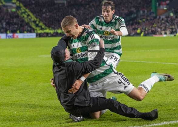 Celtic v Feyenoord Rotterdam UEFA Champions League Gustaf Lagerbielke of Celtic celebrates scoring his teams second goal with a supporter during the UEFA Champions League Group E match at Celtic Park, Glasgow Copyright: xFredxPalmerx FIL-19372-0063 UK Newspapers OUT