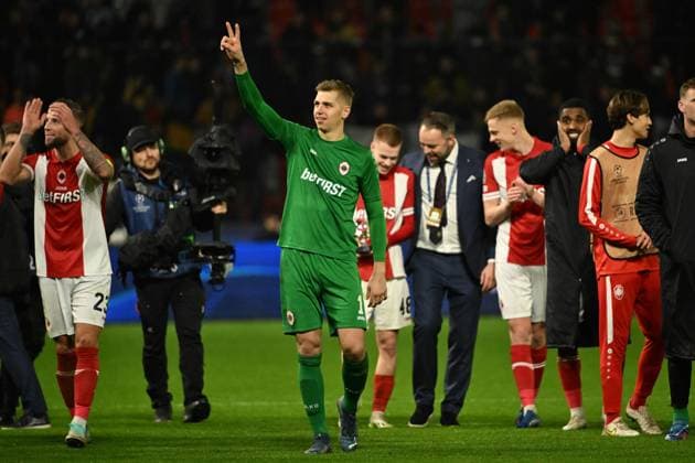 231213 R Antwerp FC vs FC Barcelona, Barca Jean Butez of Antwerp celebrates after a football game between Royal Antwerp FC and FC Barcelona on day 6 in Group H of the UEFA Champions League season 2023-2024 competition on December 13, 2023 in Antwerp, Belgium. (Photo by Maarten Straetemans Isosport) ANTWERP BELGIUM  Copyright: xx 424235