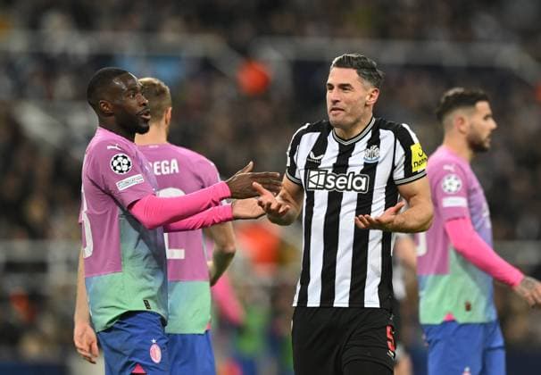 Fikayo Tomori of AC Milan and Fabian Schar of Newcastle United Newcastle United v AC Milan, UEFA Champions League, Group F, Football, St James Park, Newcastle, UK - 13 Dec 2023 EDITORIAL USE ONLY No use with unauthorised audio, video, data, fixture lists, club league logos or live services. Online in-match use limited to 120 images, no video emulation. No use in betting, games or single club league player publications. Copyright: xRichardxLee Shutterstockx 14254244dc