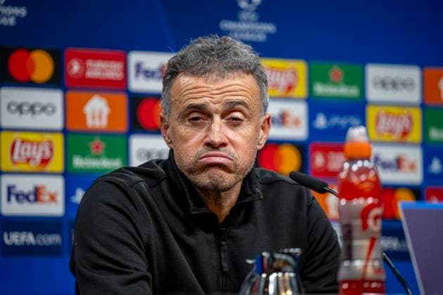 Sport Themen der Woche KW50 Sport Bilder des Tages Fußball: Champions League. 6. Spieltag: Borussia Dortmund - Paris St. Germain am 13.12.2023 im Signal-Iduna-Park: PSGs Trainer Luis Enrique spricht zu den Journalisten. WICHTIGER HINWEIS: Gemäß den Vorgaben der UEFA ist es untersagt, in dem Stadion und oder vom Spiel angefertigte Fotoaufnahmen in Form von Sequenzbildern und oder videoähnlichen Fotostrecken zu verwerten bzw. verwerten zu lassen. *** Soccer Champions League Matchday 6 Borussia Dortmund Paris St Germain on 13 12 2023 at Signal Iduna Park PSGs coach Luis Enrique speaks to journalists IMPORTANT NOTE In accordance with UEFA regulations, it is prohibited to use or have used photographs taken in the stadium and or of the match in the form of sequential images and or video-like photo series Copyright: xKirchner DavidxInderliedx