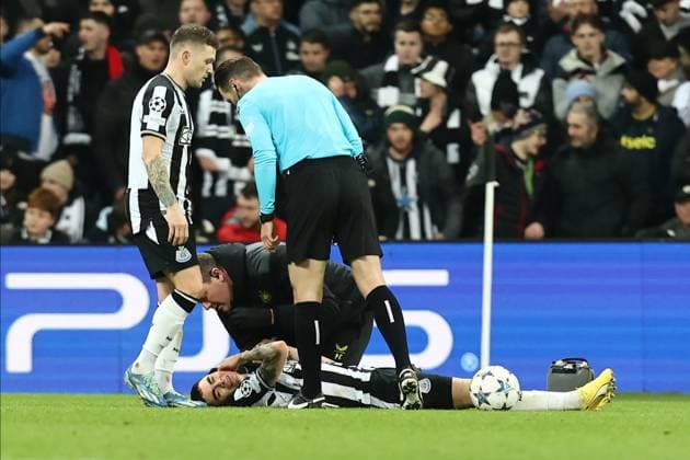 Newcastle United v AC Milan Champions League 13-12-2023. Newcastle™s Miguel Almiron (24) lies injured during the Champions League match between Newcastle United and AC Milan at St. James s Park, Newcastle, England on 13 December 2023. Newcastle St. James s Park Tyne and Wear England Editorial use only , Copyright: xStephenxDobsonx PSI-18596-0140