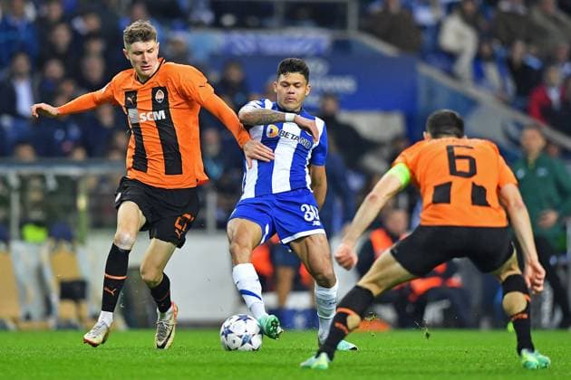 13th December 2023: EUFA Champions League football, FC Porto versus Shakhtar Donetsk: Evanilson of Porto FC challenges Danylo Sikan of Shakhtar Donetsk  ActionPlus12585624 DanielxCastro