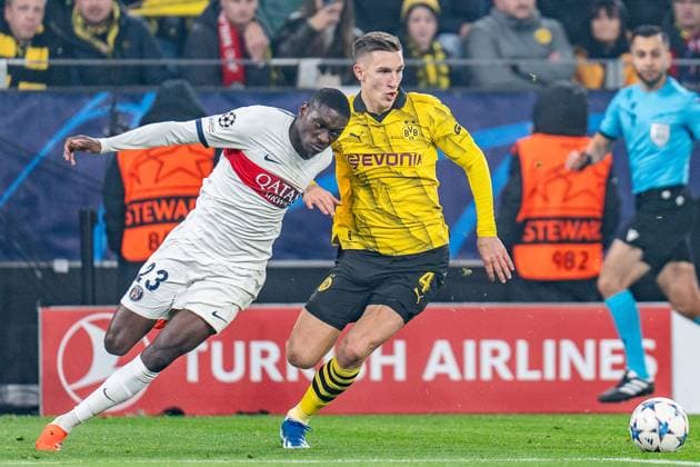 Randal Kolo Muani Paris Saint Germain, 23 Nico Schlotterbeck Borussia Dortmund, 4 Borussia Dortmund vs Paris Saint Germain, Football, UEFA Champions League, Matchday 6, 13 12 2023 DFL REGULATIONS PROHIBIT ANY OUSE OF PHOTOGRAPHS AS IMAGE SEQUENCES AND OR QUASI VIDEO Borussia Dortmund vs Paris Saint Germain, Football, UEFA Champions League, Matchday 6, 13 12 2023 Dortmund Copyright: xEibner-Pressefoto BahhoxKarax EP_BVB