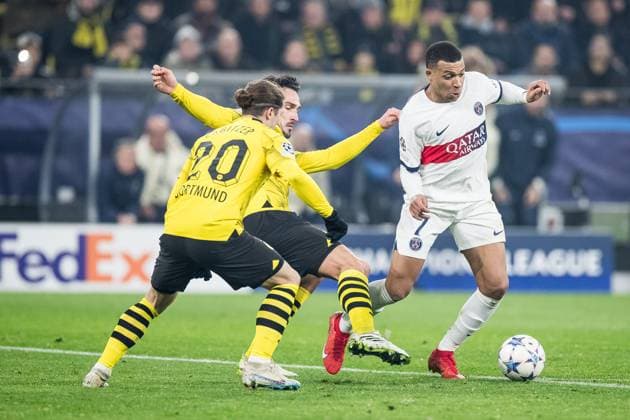 UEFA Champions League Borussia Dortmund FC Paris Saint Germain 13 12 2023 duel Mats Hummels Borussia Dortmund, 15 , Marcel Sabitzer Borussia Dortmund, 20 , Kylian Mbappé FC Paris Saint Germain, 7 UEFA Champions League matchday 6 Borussia Dortmund FC Paris Saint Germain, Dortmund, SIGNAL IDUNA PARK on 13 12 2023 DFL REGULATES PROHIBIT ANY USE OF PHOTOGRAPHS AS IMAGE SEQUENCES AND OR QUASI VIDEO Copyright: xBEAUTIFULxSPORTS Wunderlx