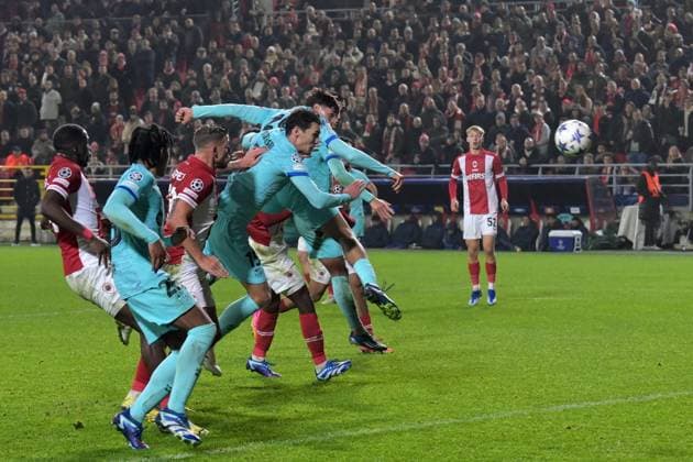 ANTWERP - Hector Fort of FC Barcelona, Barca scores during the UEFA Champions League group H match between Royal Antwerp FC and FC Barcelona at the Bosuil Stadium on December 13, 2023 in Antwerp, Belgium. ANP Hollandse Hoogte UEFA Champions League 2023 24 2023 2024 xVIxANPxSportx xGerritxvanxKeulenxIVx 486233701 originalFilename: 486233701.jpg