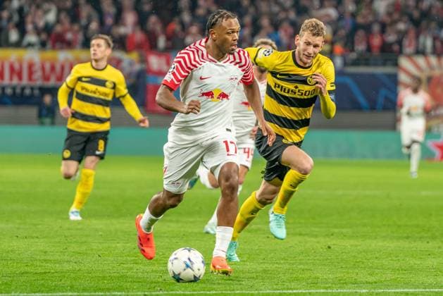 Leipzig, Germany 13 December 2023 Champions League 2023 2024 RB Leipzig vs Young Boys Bern Pictured from left Lois Openda Leipzig and Fabian Lustenberger Bern Copyright: xFotostandx xNachtigallx