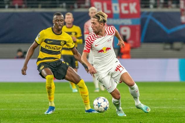 Leipzig, Germany 13 December 2023 Champions League 2023 2024 RB Leipzig vs Young Boys Bern Pictured from left Cheikh Niasse Bern and Kevin Kampl Leipzig Copyright: xFotostandx xNachtigallx