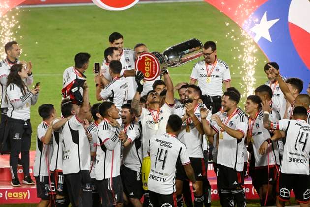 Sport Themen der Woche KW50 Sport Bilder des Tages Futbol, Magallanes vs Colo Colo. Final Copa Chile 2023. Los jugadores de Colo Colo, celebran tras ganar el partido ante Magallanes por la final del campeonato de Copa Chile realizado en el estadio Tierra de Campeones de Iquique, Chile. 13 12 2023 Pedro Tapia Photosport Magallanes vs Colo Colo, Final Copa Chile 2023