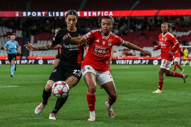 Sport Bilder des Tages Lisbon, Portugal, Dec 14th 2023: Lisboa e Benfica vs Eintracht Frankfurt in UEFA Women s Champions League at Estadio da Luz in Lisbon - 13 12 23- Marie Alidou and Sara Doorsoun during the game. - Joao Bravo - SPP ( SPP) Copyright: x xSPPx spp-en--joao__13Dec2023_JOABravo-1589