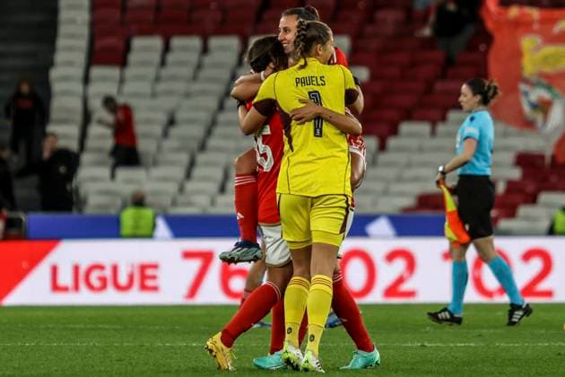Lisbon, Portugal, Dec 14th 2023: Lisboa e Benfica players at the end of the game -Benfica vs Eintracht Frankfurt in UEFA Women s Champions League at Estadio da Luz in Lisbon - 13 12 23- Joao Bravo - SPP ( SPP) Copyright: x xSPPx spp-en--joao__13Dec2023_JOABravo-2693