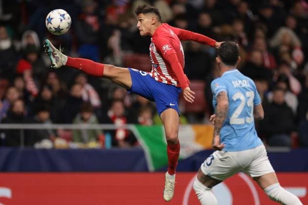 Madrid, Spain, 13th December 2023. Nahuel Molina of Atletico Madrid stretches to control the ball during the UEFA Champions League match at Civitas Metropolitan Stadium, Madrid. Picture credit should read: Jonathan Moscrop Sportimage EDITORIAL USE ONLY. No use with unauthorised audio, video, data, fixture lists, club league logos or live services. Online in-match use limited to 120 images, no video emulation. No use in betting, games or single club league player publications. SPI-2787-0080