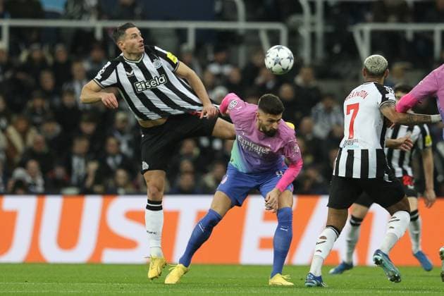 Newcastle United FC v AC Milan: Group F - UEFA Champions League 2023 24 Fabian Schar of Newcastle United and Olivier Giroud of AC Milan are going for the ball during the UEFA Champions League Group F match between Newcastle United and Associazione Calcio Milan at St. James s Park in Newcastle, on December 13, 2023. Newcastle Tyne and Wear United Kingdom  Copyright: xMIxNewsx originalFilename:fletcher-newcastl231213_np7HI.jpg