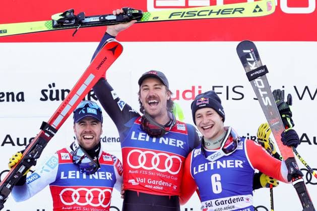 Sport Themen der Woche KW50 Sport Bilder des Tages ALPINE SKIING - FIS WC Val Gardena VAL GARDENA,ITALY,14.DEC.23 - ALPINE SKIING - FIS World Cup, downhill, men. Image shows the rejoicing of Aleksander Aamodt Kilde (NOR), Bryce Bennett (USA) and Marco Odermatt (SUI).  GEPAxpictures xHaraldxSteiner
