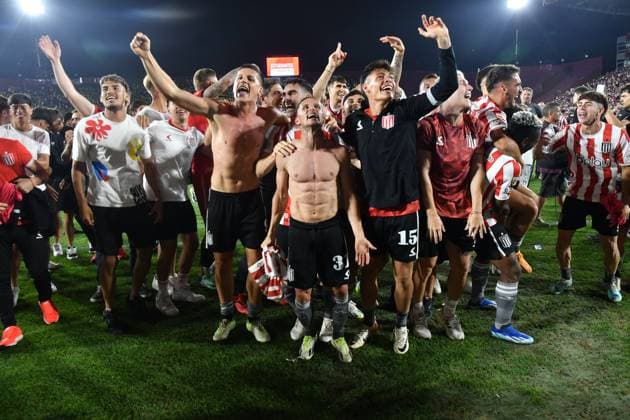 Sport Themen der Woche KW50 Estudiantes won 1-0 in Defensa and Justicia and won the Copa Argentina championship Buenos Aires, Argentina.- In the photos taken on the 13th of December 2023, Estudiantes de La Plata won 1-0 in Defensa and Justicia and won the Copa Argentina at the Ciudad de Lanús stadium. He is the first title in the competition and was classified for the Copa Libertadores of 2024. Buenos Aires Argentina  Copyright: xLatinxAmericaxNewsxAgencyxx 14-12-2023_buenos_aires_argentina-_en_las-5