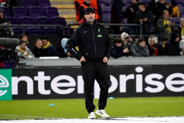 Liverpool coach Jurgen Klopp supervises the warm up Union Saint-Gilloise v Liverpool, UEFA Europa League, Group E, Football, Lotto Park, Brussels, Belgium - 14 Dec 2023 EDITORIAL USE ONLY No use with unauthorised audio, video, data, fixture lists, club league logos or live services. Online in-match use limited to 120 images, no video emulation. No use in betting, games or single club league player publications.  Copyright: xDavexWinter Shutterstockx 14254246m