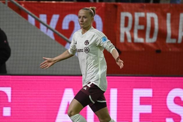 Goal celebration Lea SCHUELLER FCB after goal to 1 0, cheering, joy, enthusiasm, action soccer Champions League group stage, FC Bayern Muenchen Ajax Amsterdam on 14 12 2023, A L L I A N Z A R E N A