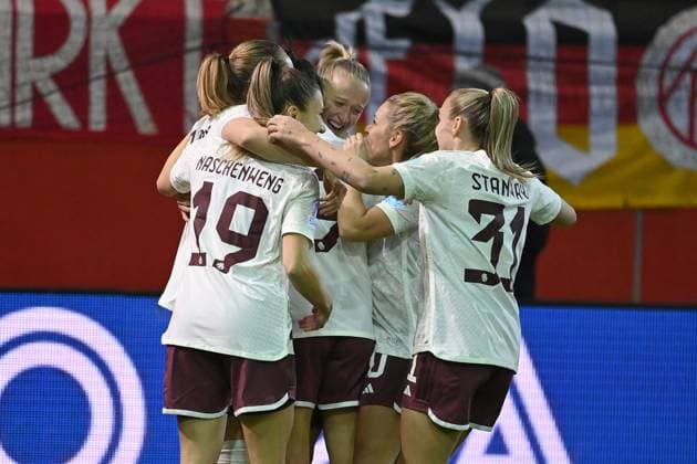 collective goal celebration around Lea SCHUELLER center,FCB after goal to 1 0, cheering,joy,enthusiasm,action football Champions League group stage, FC Bayern Muenchen Ajax Amsterdam on 14 12 2023, A L L I A N Z A R E N A