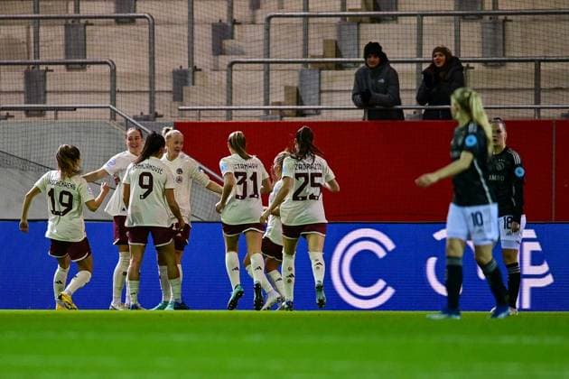 FC Bayern players celebrating the goal, goal, celebration, celebrate the goal, goal, celebration, celebration of the goal to 1 0 by Lea Schüller FC Bayern Munich, FCB, 11 4 v li , optimistic, action, action, 14 12 2023, Munich Germany , Football, UEFA Womens Champions League, Group C, FC Bayern Munich Ajax Amsterdam xslx