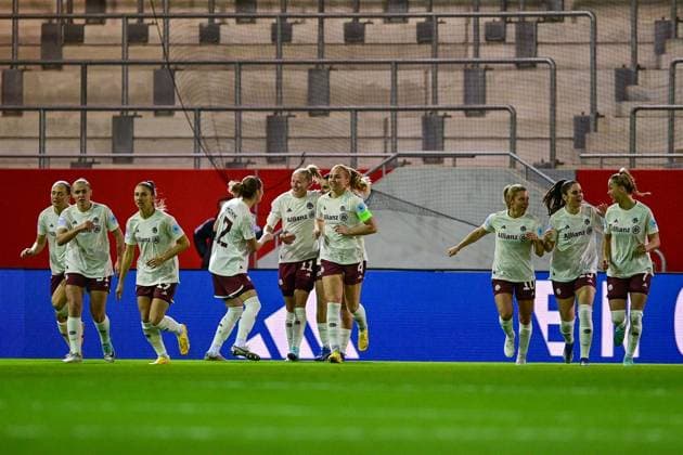 FC Bayern players celebrating the goal, celebrate the goal, goal, celebration, celebration of the goal to 1 0 by Lea Schüller FC Bayern Munich, FCB, 11 5 v li , optimistic, action, action, 14 12 2023, Munich Germany , Football, UEFA Womens Champions League, Group C, FC Bayern Munich Ajax Amsterdam xslx