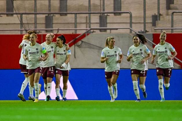 FC Bayern players with goal celebration, celebrate the goal, goal, celebration, celebration, celebration of the goal to 1 0 by Lea Schüller FC Bayern Munich, FCB, 11 3 v li , optimistic, action, action, 14 12 2023, Munich Germany , Football, UEFA Womens Champions League, Group C, FC Bayern Munich Ajax Amsterdam xslx