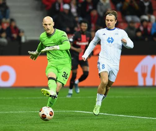 14 12 2023, Leverkusen, Germany, BayARENA, Bayer Leverkusen vs Molde FK UEFA Europa League 2023 2024 Group H, Goalkeeper Niklas Lomb Bayer 04 Leverkusen in action, on the ball, single action Photo Ralf Treese Leverkusen BayARENA North Rhine Westphalia Germany 521_LEVMOL20231214_007 Treese-521