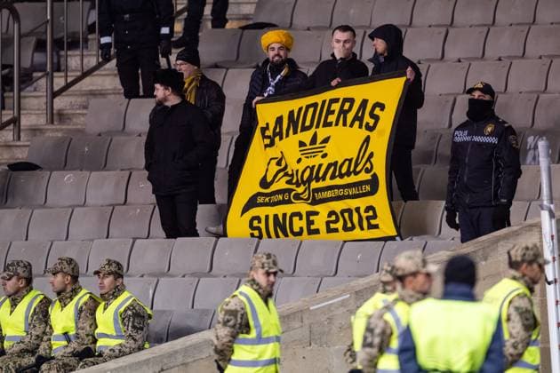 231214 Fans of Häcken in the stands during the UEFA Europa League match between Qarabag and Häcken on December 14, 2023 in Baku Photo Carl Sandin BILDBYRAN code CS CS0469 fotboll football soccer fotball uefa europa league qarabag häcken bbeng publik  Copyright: CARLxSANDIN BB231214CS038
