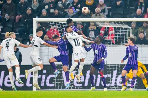 SOCCER - UEFA EL, LASK vs Toulouse LINZ,AUSTRIA,14.DEC.23 - SOCCER - UEFA Europa League, group stage, Linzer ASK vs Toulouse FC. Image shows players of both teams.  GEPAxpictures xChristianxMoser
