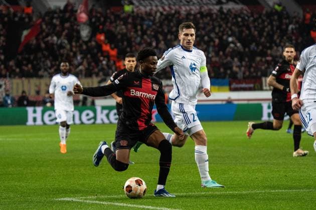 GER, UEFA Europa League Matchday 6, Bayer 04 Leverkusen vs Molde Fotballklubb 14 12 2023, BayArena, Leverkusen, GER, UEFA Europa League Matchday 6, Bayer 04 Leverkusen vs Molde Fotballklubb Pictured Nathan Tella Bayer 04 Leverkusen, 19 Single action full body whole body ball on foot nordphotoxGmbHxx xChristianxSchulze nph000300