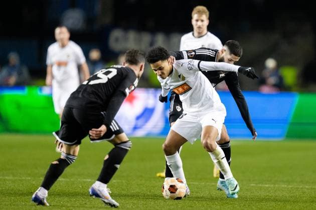 231214 Momodou Lamin Sonko of Häcken during the UEFA Europa League match between Qarabag and Häcken on December 14, 2023 in Baku Photo Carl Sandin BILDBYRAN code CS CS0469 fotboll football soccer football uefa europa league qarabag häcken bbeng  Copyright: CARLxSANDIN BB231214CS050