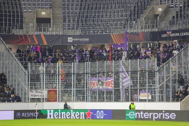 SOCCER - UEFA EL, LASK vs Toulouse LINZ,AUSTRIA,14.DEC.23 - SOCCER - UEFA Europa League, group stage, Linzer ASK vs Toulouse FC. Image shows a feature with the fans of Topulouse.  GEPAxpictures xManuelxBinder