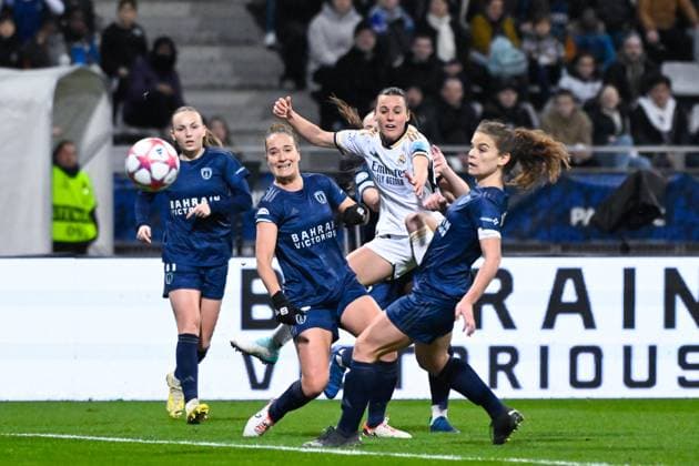 Thea GREBOVAL ( 19 - PFC ) - Raso ( 15 - Real Madrid ) and Celina OULD HOCINE ( 2 - PFC ) during the WCL match between PFC and Real Madrid at Stade Charlety on December 14, 2023 in Paris, France. ( Photo by federico pestellini panoramic ) - FOOTBALL : PFC vs Real Madrid - Ligue des Champions Feminine - 14 12 2023 FedericoPestellini Panoramic 