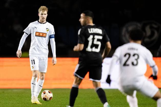231214 Samuel Gustafson of Häcken during the UEFA Europa League match between Qarabag and Häcken on December 14, 2023 in Baku Photo Carl Sandin BILDBYRAN code CS CS0469 football soccer football uefa europa league qarabag häcken bbeng  Copyright: CARLxSANDIN BB231214CS051