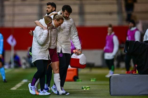 Tuva Hansen FC Bayern Munich, FCB, 6 must be substituted due to injury, injured, injury, injured, sporting injury, 14 12 2023, Munich Germany , Football, UEFA Womens Champions League, Group C, FC Bayern Munich Ajax Amsterdam xslx