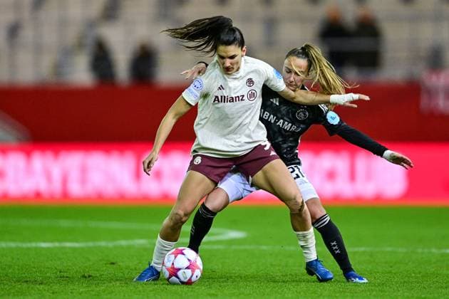 v li Jovana Damnjanovic FC Bayern Munich, FCB, 9 Rosa VAN GOOL Ajax, 21 in duel, duel, tackle, dynamic, action, action, 14 12 2023, Munich Germany , Football, UEFA Womens Champions League, Group C, FC Bayern Munich Ajax Amsterdam xslx