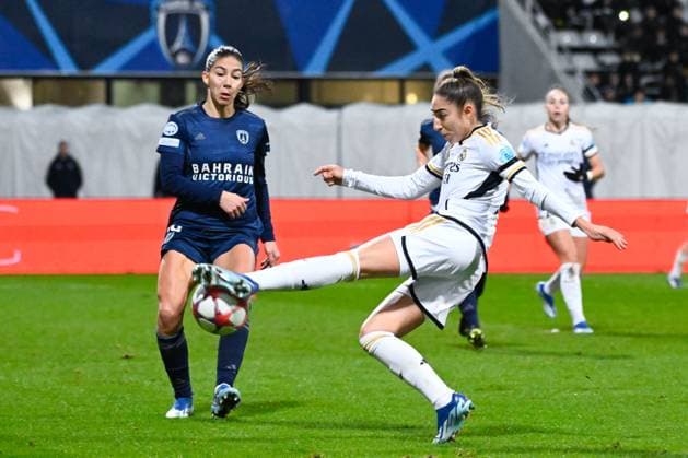 Clara Mateo ( 10 - PFC ) and Olga Carmona ( 7 - Real Madrid ) during the WCL match between PFC and Real Madrid at Stade Charlety on December 14, 2023 in Paris, France. ( Photo by federico pestellini panoramic ) - FOOTBALL : PFC vs Real Madrid - Ligue des Champions Feminine - 14 12 2023 FedericoPestellini Panoramic 