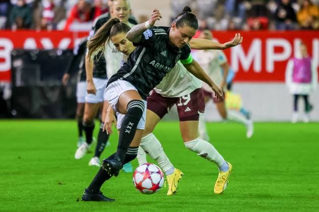 Katharina Naschenweng FC Bayern Muenchen, 19 in duel with Sherida Spitse AFC Ajax Amsterdam, 08 , FC Bayern Muenchen vs AFC Ajax Amsterdam, Football UEFA Women s Champions League, Group Round 3 Matchday, Season 23 24, 14 12 2023 FC Bayern Muenchen vs AFC Ajax Amsterdam, Football UEFA Women s Champions League, Group Round 3 Matchday, Season 23 24, 14 12 2023 Muenchen Copyright: xEibner-Pressefoto JennixMaulx EP_JML