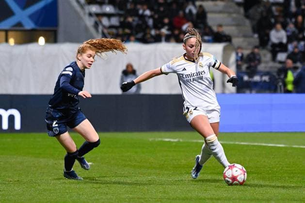 Celina OULD HOCINE ( 2 - PFC ) and Athenea del Castillo ( 22 - Real Madrid ) during the WCL match between PFC and Real Madrid at Stade Charlety on December 14, 2023 in Paris, France. ( Photo by federico pestellini panoramic ) - FOOTBALL : PFC vs Real Madrid - Ligue des Champions Feminine - 14 12 2023 FedericoPestellini Panoramic 