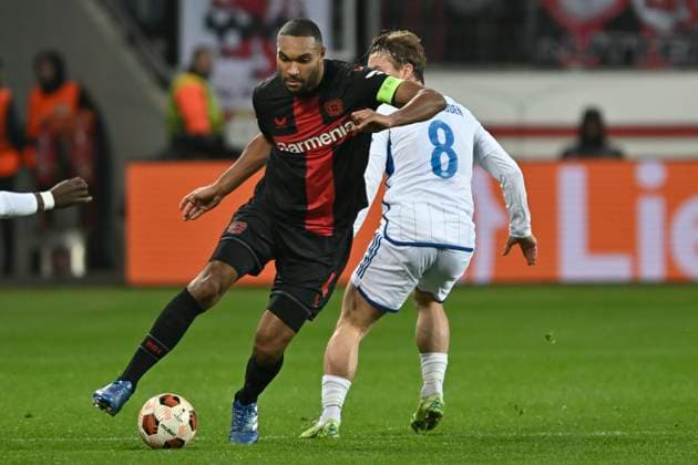 from left in duel Jonathan Tah 4, Bayer Leverkusen Fredrik Gulbrandsen 8, Molde FK 14 12 2023 Soccer Europa League, Bayer 04 Leverkusen vs Molde FK, BayArena, Leverkusen, NRW Germany Copyright: xpepphotox xHorstxMauelshagenx pep00321, pep_20231214_hm