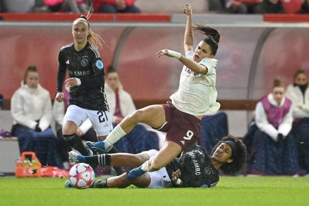 Lily YOHANNES Amsterdam , action,duel against Jovana DAMNJANOVIC FCB , löi Rosa Van GOOL Amsterdam Soccer Champions League group stage, FC Bayern Muenchen Ajax Amsterdam on 14 12 2023, A L L I A N Z A R E N A