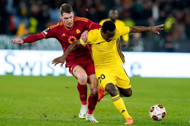 AS Roma v FC Sheriff - UEFA Europa League Armel Zohouri of Sheriff and Andrea Belotti of AS Roma compete for the ball during the UEFA Europa League Group G match between AS Roma and FC Sheriff at Stadio Olimpico on December 14, 2023 in Rome, Italy. Rome Stadio Olimpico Rome Italy Copyright: xGiuseppexMaffiax UEL_Roma-Sheriff_GM141223_LIA7214