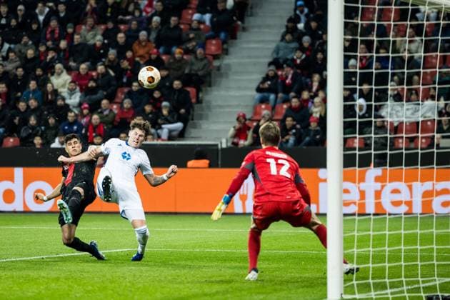 UEFA Europa League Bayer 04 Leverkusen Molde FK 14 12 2023 duel Piero Hincapie Bayer 04 Leverkusen, 3 , Mathias Fjortoft Lovik Molde FK, 31 , Oliver Petersen Molde FK, 12 UEFA Europa League Matchday 6 Bayer 04 Leverkusen Molde FK, BayArena Leverkusen on 14 12 2023 DFL REGULATIONS PROHIBIT ANY USE OF PHOTOGRAPHS AS IMAGE SEQUENCES AND OR QUASI VIDEO Copyright: xBEAUTIFULxSPORTS Wunderlx
