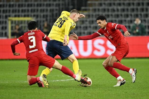 231214 Royale Union Saint-Gilloise vs Liverpool FC Gustaf Nilsson of Union battles for the ball with Wataru Endo of Liverpool and Jarell Quansah of Liverpool during a football game between Royale Union Saint-Gilloise and FC Liverpool on day 6 in Group E of the UEFA Europa League season 2023-2024 competition on December 14, 2023 in Brussels, Belgium. (Photo by Maarten Straetemans Isosport) BRUSSELS BELGIUM  Copyright: xx 424594