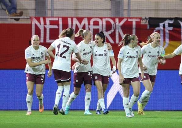 Bayern cheer for Bayerns goal scorer 11 Lea SCHUELLER SCHÜLLER Womens football, Bayern Munich Ajax Amsterdam, Womens Champions League, group stage, on 14 12 2023 in Munich, F C B A Y E R N C A M P U S, Germany Source Copyright Credit Oryk HAIST x1DX39053.JPGx