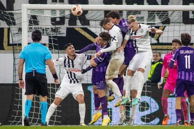 SOCCER - UEFA EL, LASK vs Toulouse LINZ,AUSTRIA,14.DEC.23 - SOCCER - UEFA Europa League, group stage, Linzer ASK vs Toulouse FC. Image shows Robert Zulj, Philipp Ziereis (LASK) and Maksym Talovierov (LASK).  GEPAxpictures xManuelxBinder
