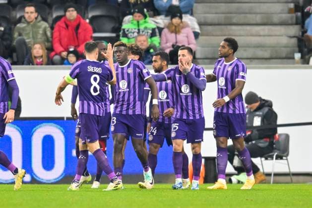 SOCCER - UEFA EL, LASK vs Toulouse LINZ,AUSTRIA,14.DEC.23 - SOCCER - UEFA Europa League, group stage, Linzer ASK vs Toulouse FC. Image shows the rejoicing of Toulouse.  GEPAxpictures xChristianxMoser