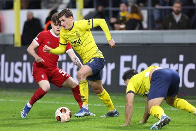 231214 Royale Union Saint-Gilloise vs Liverpool FC Alessio Castro-Montes of Union battles for the ball with Ben Doak of Liverpool during a football game between Royale Union Saint-Gilloise and Liverpool FC on day 6 in Group E of the UEFA Europa League season 2023-2024 competition on December 14, 2023 in Brussels, Belgium. (Photo by Frank Abbeloos Isosport) BRUSSELS BELGIUM  Copyright: xx 424603