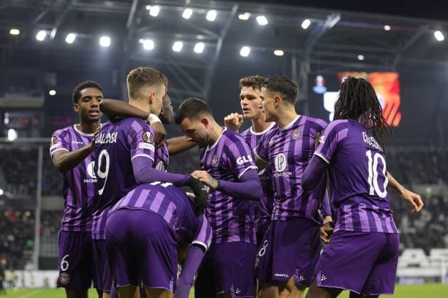 SOCCER - UEFA EL, LASK vs Toulouse LINZ,AUSTRIA,14.DEC.23 - SOCCER - UEFA Europa League, group stage, Linzer ASK vs Toulouse FC. Image shows the rejoicing of the team Toulouse.  GEPAxpictures xManuelxBinder
