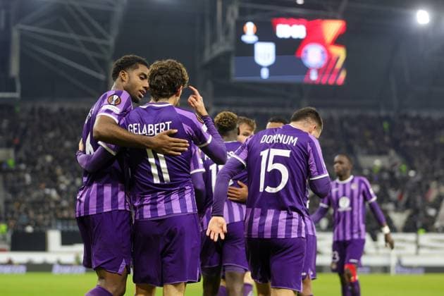 SOCCER - UEFA EL, LASK vs Toulouse LINZ,AUSTRIA,14.DEC.23 - SOCCER - UEFA Europa League, group stage, Linzer ASK vs Toulouse FC. Image shows the rejoicing of the team Toulouse.  GEPAxpictures xManuelxBinder