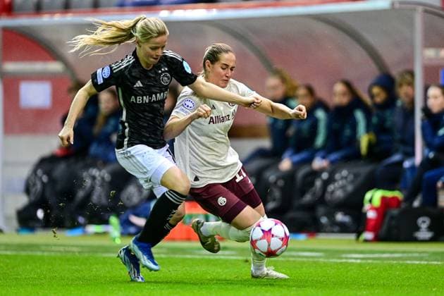 v li Nadine NOORDAM Ajax, 10 Sydney Lohmann FC Bayern Munich, FCB, 12 in duel, duel, tackle, dynamic, action, action, 14 12 2023, Munich Germany , Football, UEFA Womens Champions League, Group C, FC Bayern Munich Ajax Amsterdam xslx